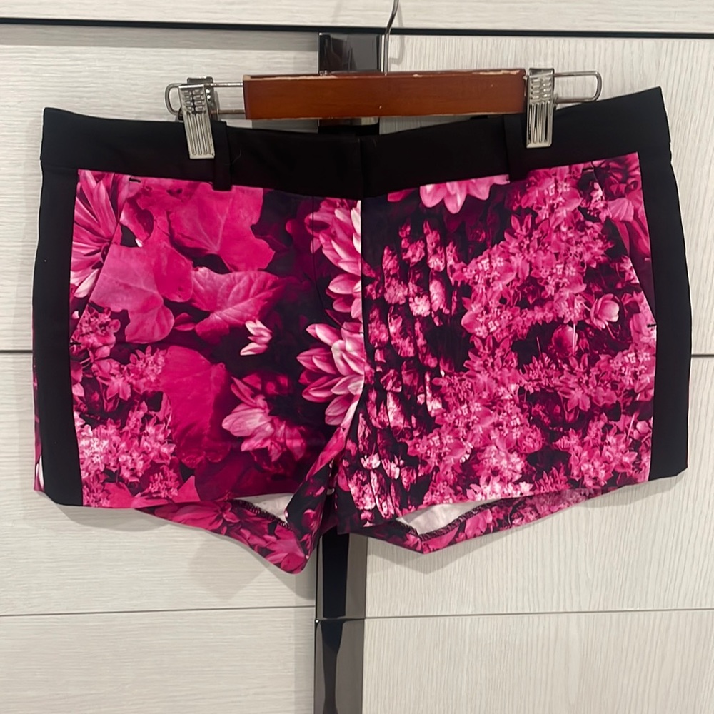Michael Kors Short flower printer. New with tag
